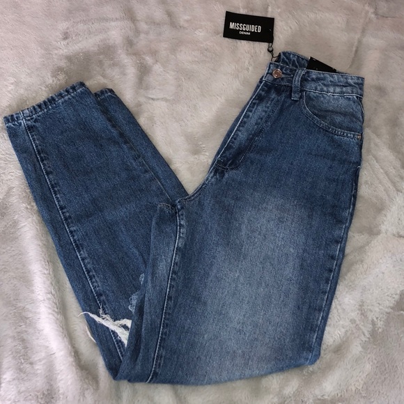 NEW MISSGUIDED Riot High Rise Mom jeans - Picture 1 of 7